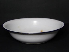 Bassine blanche en métal émaillé / White enamel bowl