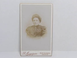 Photographie ancienne d'une femme 1900 / Antique photograph of a woman 1900s