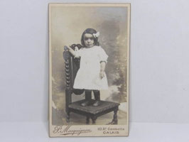 Photographie ancienne d'une petite fille 1900 / Antique photograph of a young girl 1900s