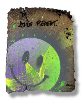 GREEN NEON SMILE