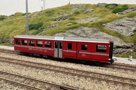 WS 3932 Mitteleinstiegswagen, neurot, dicker Zierstreifen
