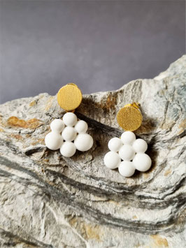 Ohrstecker "Blüte mit goldenem Punkt"