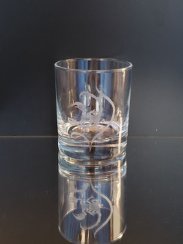 Whiskyglas mit Skorpion