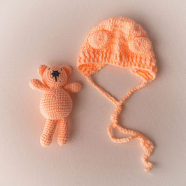 Set: Baby Mütze + "treuer Begleiter Teddy"
