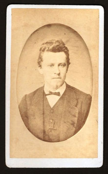 CDV : Walter F. Dufty, Nouméa : portrait d'homme (c.1880)