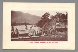 CPA : " Thio (Nouvelle Calédonie) - Au bord de la rivière "