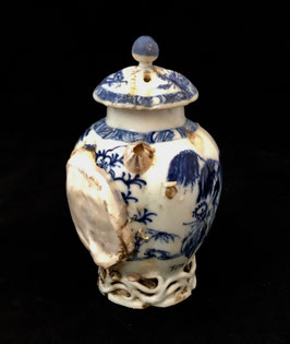 " Tea caddy " de l'épave de Ca Mau ; époque Yongzheng, c. 1725 (non nettoyé)