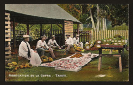 CPA colorisée de Tahiti : Fabrication de la copra.