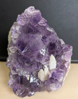 Amethyst mit Calcit