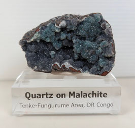 Quarz auf Malachit