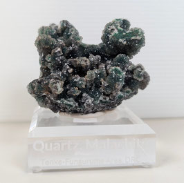 Quarz auf Malachit