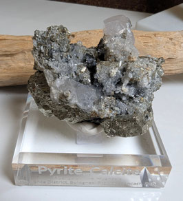 Pyrit, Calcit