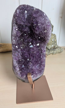Amethyst auf Metallständer gold
