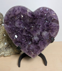 Amethystherz auf Metallständer