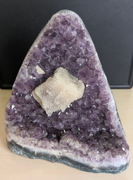 Amethyst mit Calcit