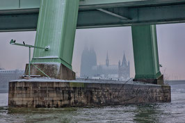 219 Durchblick Severinsbrücke Köln / Winter