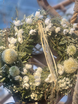 Kranz weiss grün mit Kunstblumen