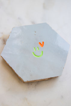 hexagon of vierkant smiley met hartje