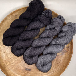 AKTION_handgefärbte Stränge 100% Merino