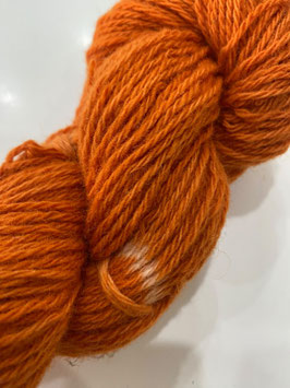 Unbehandelte Wolle von Kärntner Brillenschafen Farbe Safran
