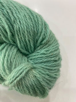 Unbehandelte Wolle von Kärntner Brillenschafen Farbe Salbei
