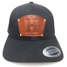 Cap Snapback schwarz mit Leder patch Initial "H" Art.9024