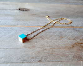 Collier minimaliste Cube de bois pâle - Chaîne dorée