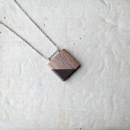 Pendentif minimaliste carré en bois de noyer canadien, corde ou chaîne à votre choix