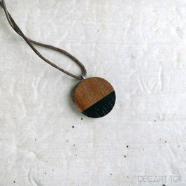 Pendentif minimaliste rond en bois du Québec recyclé (noyer), corde ou chaîne