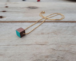 Collier minimaliste Cube de bois brun - Chaîne dorée