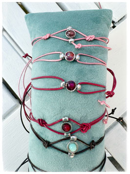 Lederarmband mit Jaspis, Feuerachat, Morganit oder peruanischem Opal verstellbar