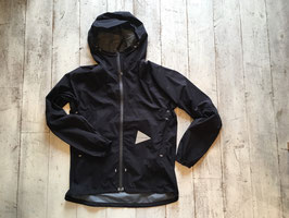 and wander（アンドワンダー） light rain jacket 2