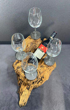 Weinwurzel (vier Gläser und eine Flasche)