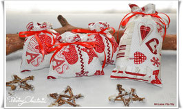 Hübsche Geschenksäckchen aus Dekostoff  " X-MAS, Herzen "