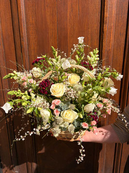 Panier fleuri champêtre et destructuré