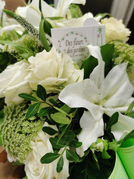 Bouquet Lys blancs et roses blanches