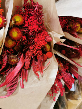 Bouquet de fleurs séchées rouge