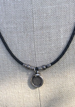 Lederhalskette mit Amulett dikos