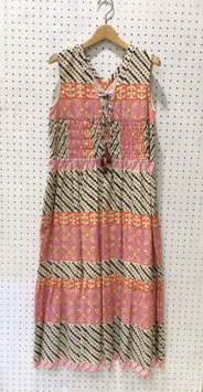 Sara mallika　  MURAL PRINT SHIRRING DRESS