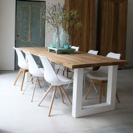 MESA COMEDOR MADERA MOLDEADA CON PATAS DE ACERO