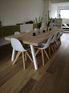 MESA COMEDOR DE VIGAS CON PATAS HIERRO BLANCAS