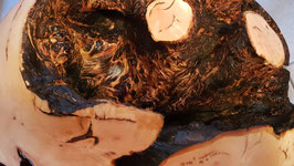 Gedrechselte Holzkugel aus einer Apfelbaumwurzel 43 cm