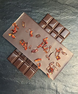 Zartbitter Schokolade 55% mit Chiliringen rot - 80 Gramm