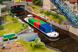 Faller 131013 1/87 RIVIERVRACHTSCHIP MET CONTAINERS