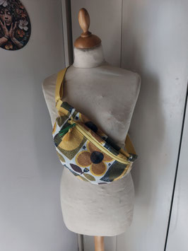 Petite banane fleurs kaki et jaune 70'S