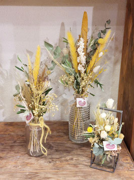 Trockenblumen gelb in Vase