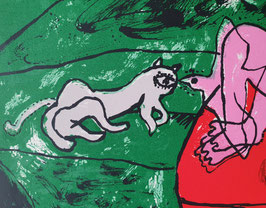 Fenêtre ouverte sur le divan rouge