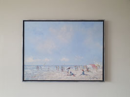 Strandgezicht met wit rood & gele parasol