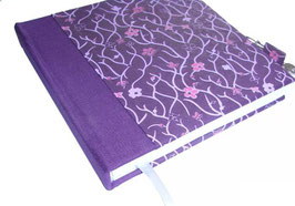 Tagebuch mit Schloß, Blumengirlande rosa pink auf aubergine