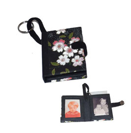 Anhänger /Schlüsselanhänger / Taschenanhänger für Fotos / Passfotos,japanisches Papier Kirschblüten rosa auf schwarz